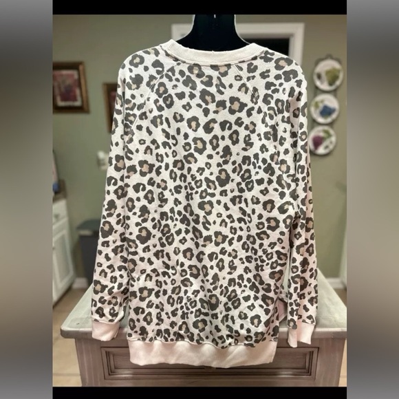 American Eagle Cheetah Crewneck Oversized Jegging Fit. Slit Sides. Women’s Small - Picture 14 of 15